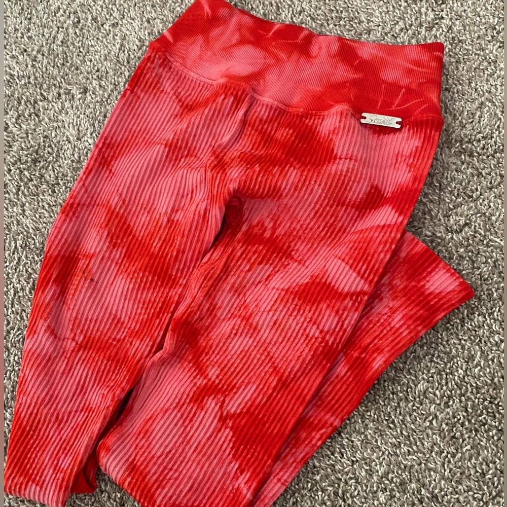 Bombshell sportswear leggings size S red marble seamless